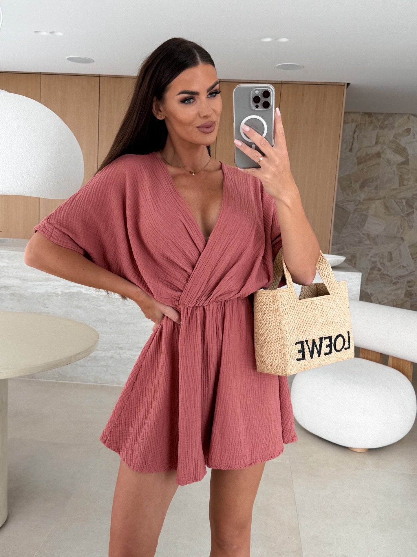 Dame wrap jumpsuit med elegant V-udskæring og blødt stof Stilla