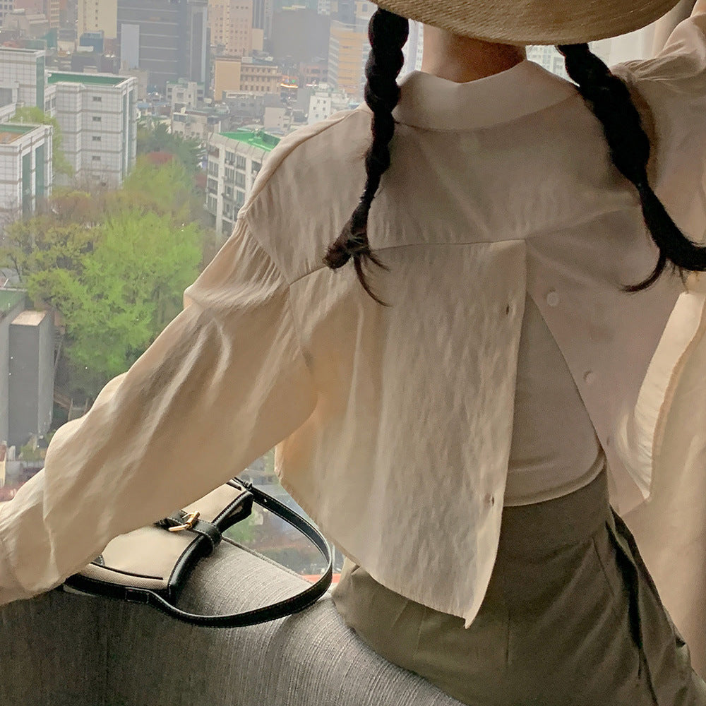 Dame cropped bluse med afslappet snit og slids bag Stilla