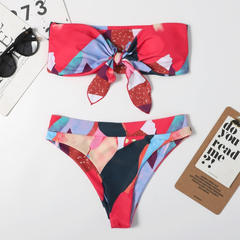 Dame Bandeau-bikini-sæt med legende knude-detail og farverigt design Stilla