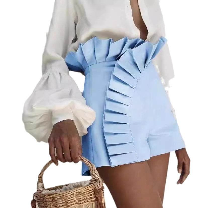 Dame shorts med flæse detaljer og asymmetrisk snit Stilla
