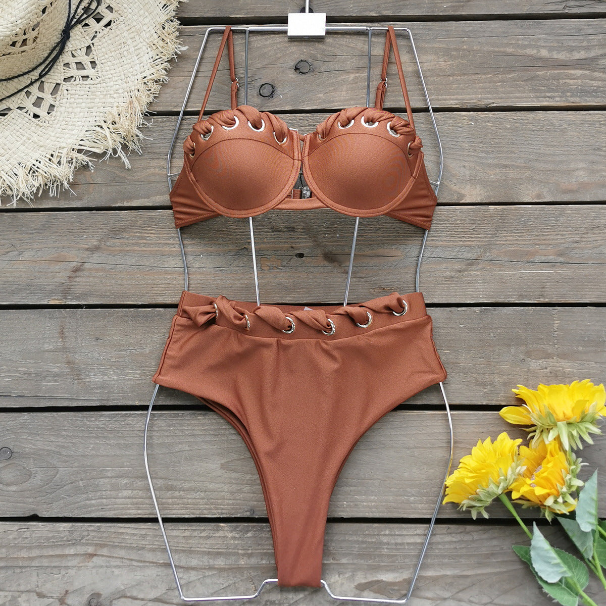 Dame bikini-sæt med elegant ringdekoration og højt skåret trusser Stilla