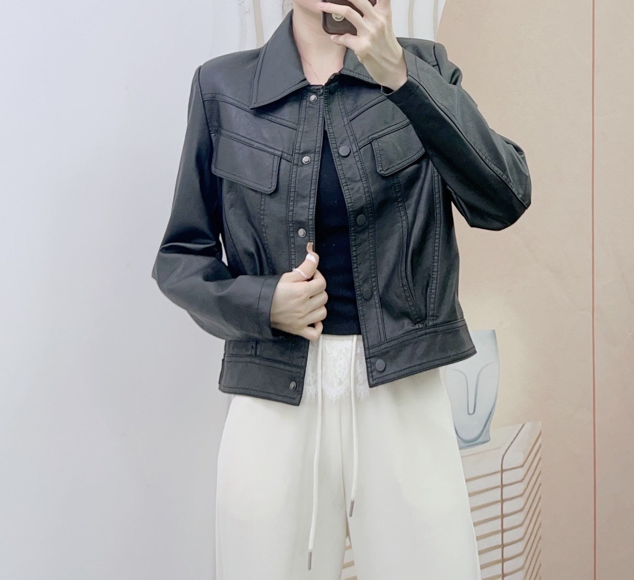 Dame denimjakke med klassisk snit og påsatte lommer Stilla