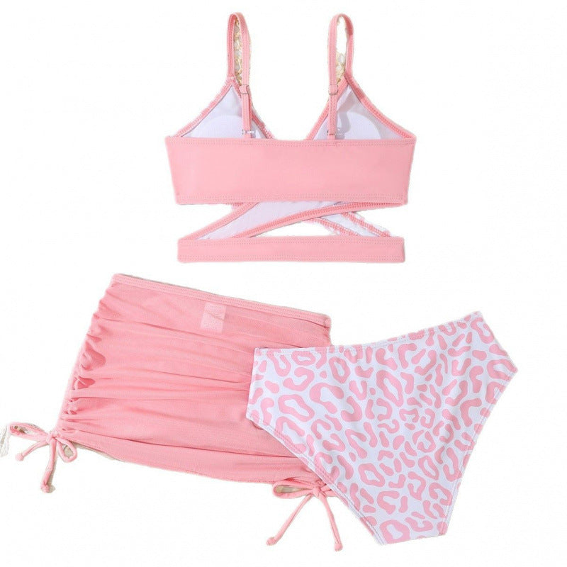 Dame bikiniset med asymmetrisk snit og trendy dyremønster Stilla