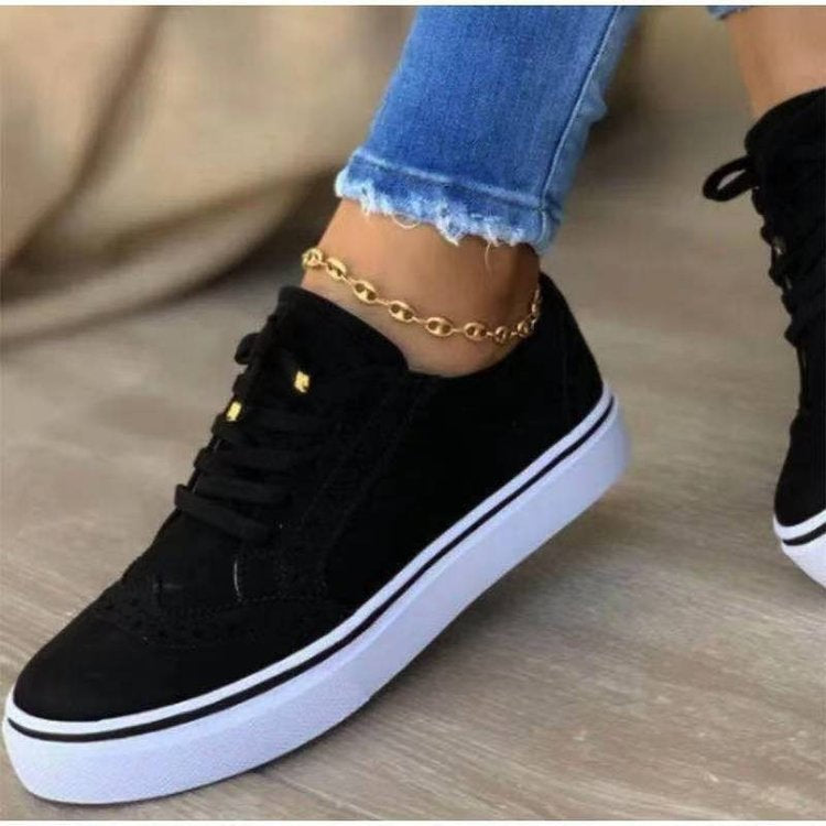 Dame Chic Sneakers med Broguemønster og robust sål Stilla