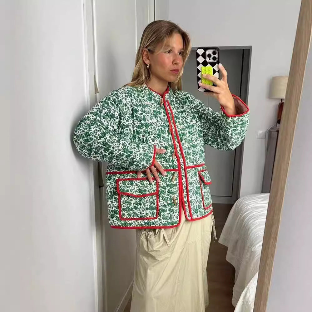 Dame quiltet jakke med blomstermotiv og kontrasterende lommer Stilla
