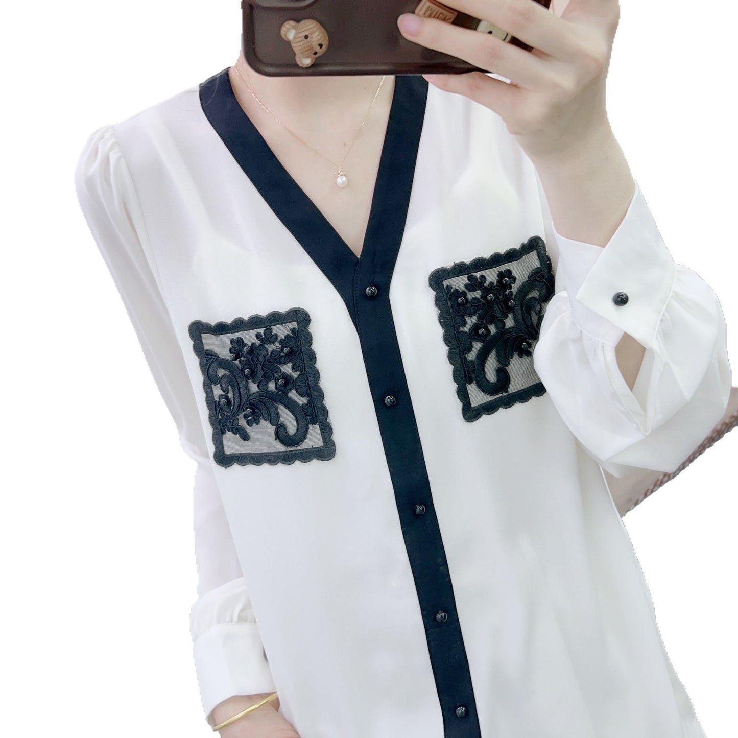 Dame elegant bluse med kunstneriske broderier og V-udskæring Stilla