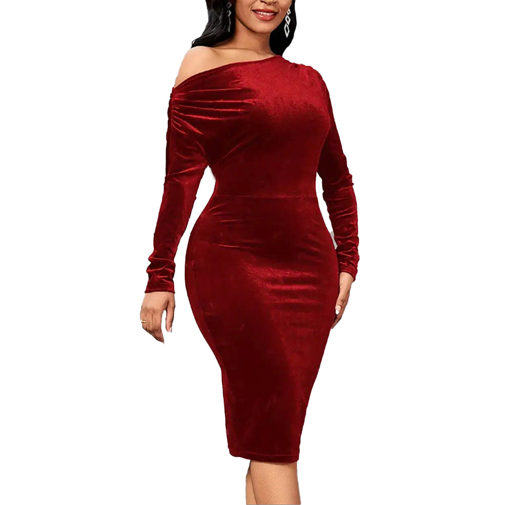 Dame elegant indpakket kjole med asymmetrisk udskæring og figursyet silhuet Stilla