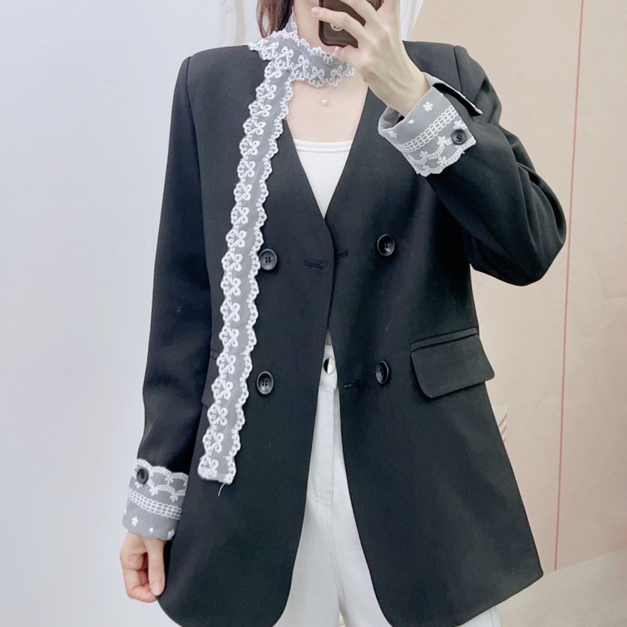 Damer Elegant Dobbeltbrystet Blazer med Spidsdetaljer og Kunstneriske Knapdetaljer Stilla