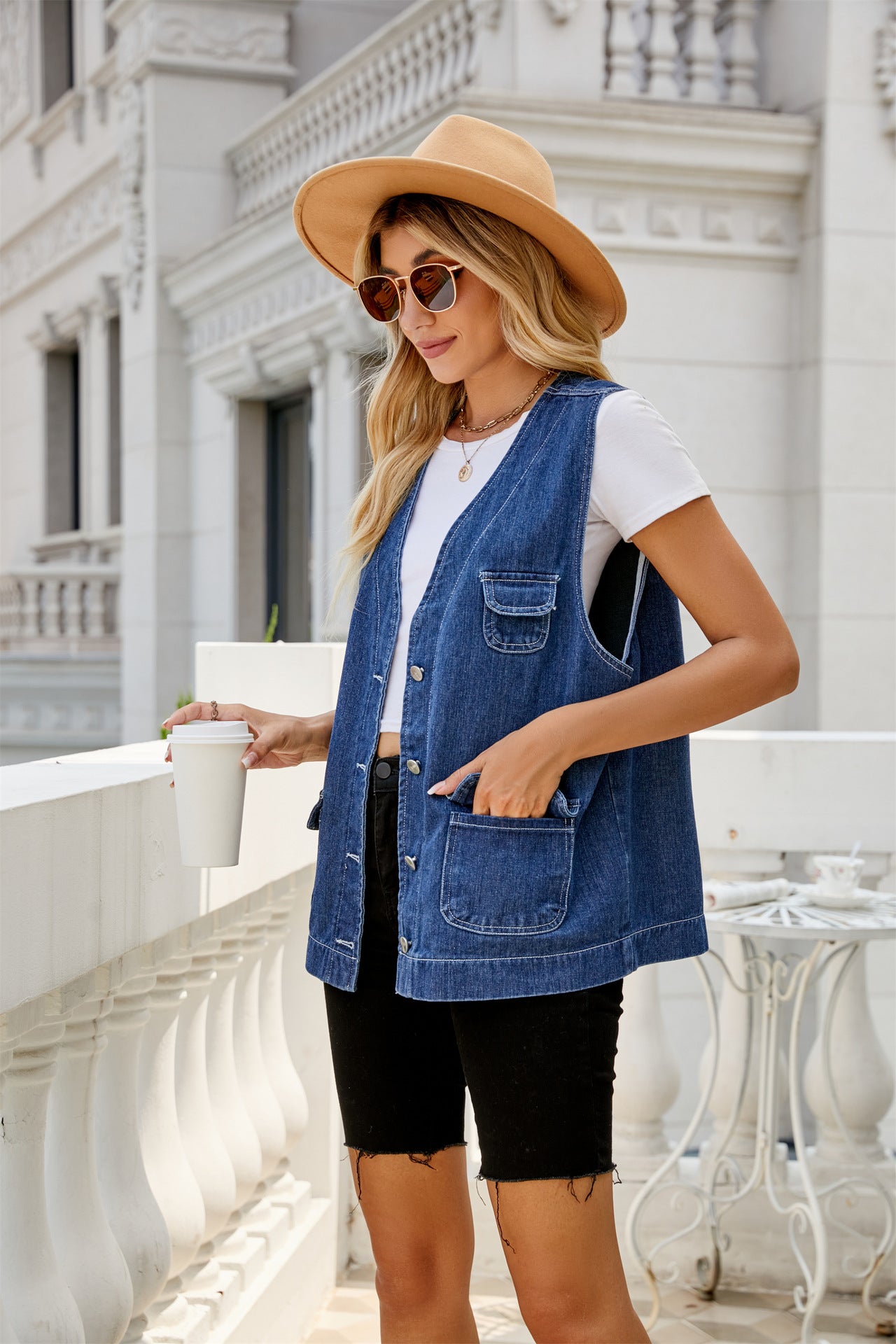 Dame Denim Vest i afslappet oversized design med praktiske lommer og knapdetaljer Stilla