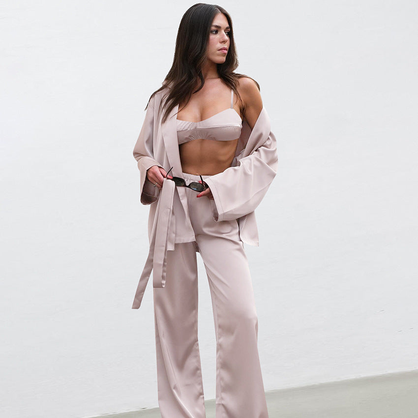 Dame elegant satin loungewear sæt med bred kimono og cropped top Stilla