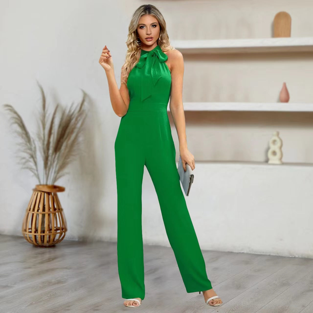 Dame jumpsuit med elegant sløjfe krave og bredt ben Stilla