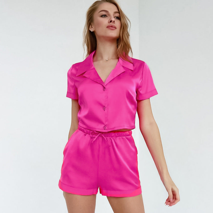 Dame elegant kort jumpsuit med flot krave og knapdetaljer Stilla