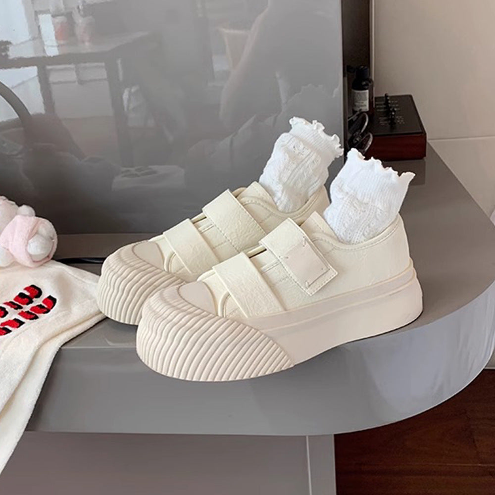 Dame Komfortable Sneakers med justerbar velcro og struktureret plateau Stilla