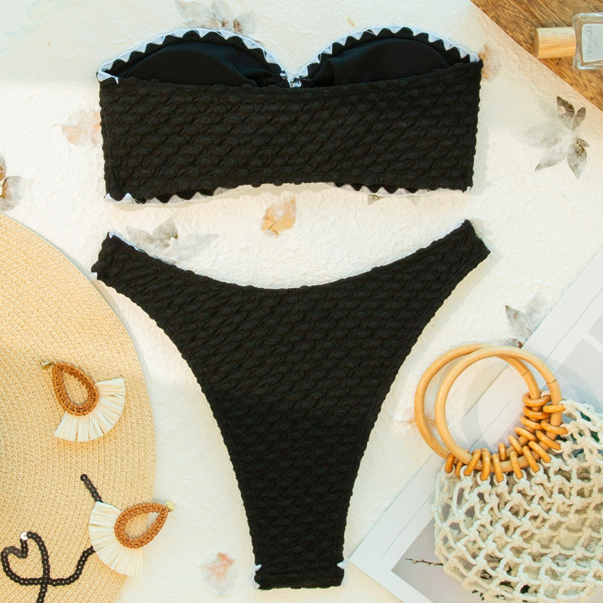 Dame Bandeau-Bikini med bølgeformet design og nøgleåbning Stilla