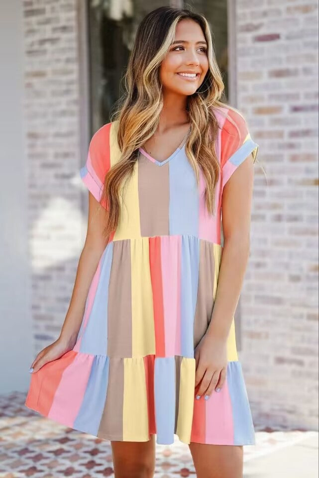 Dame afslappet kortærmet kjole med farverigt stribemønster Stilla