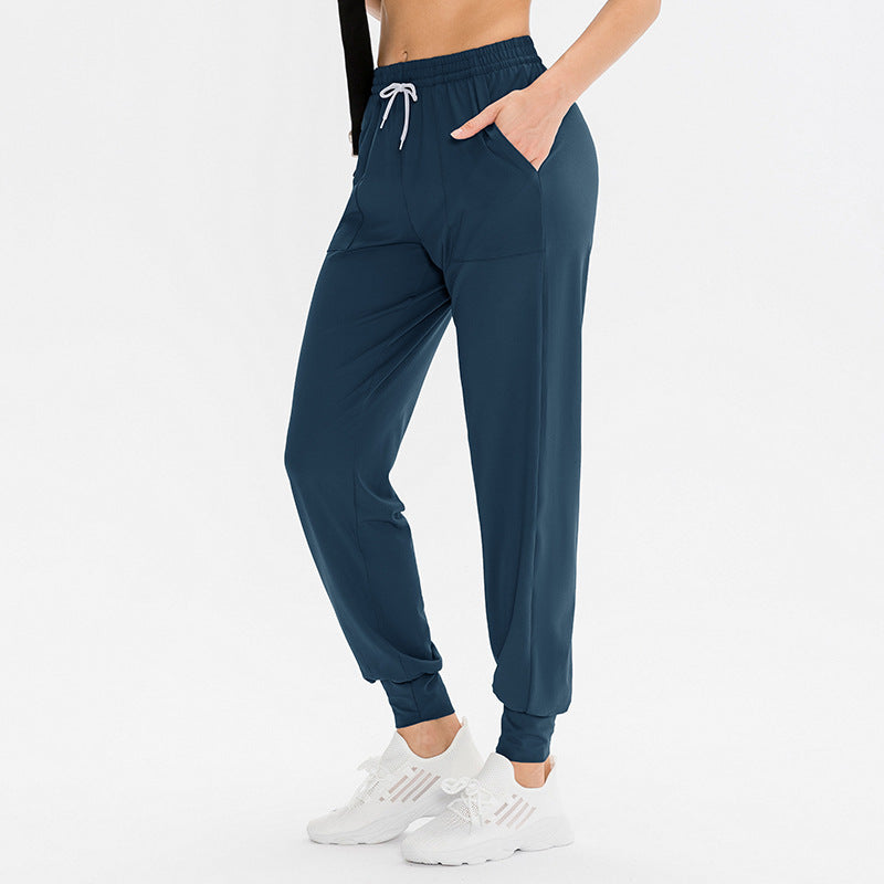 Dame Sporty Joggingbukser med praktiske lynlåslommer og fleksibel talje Stilla