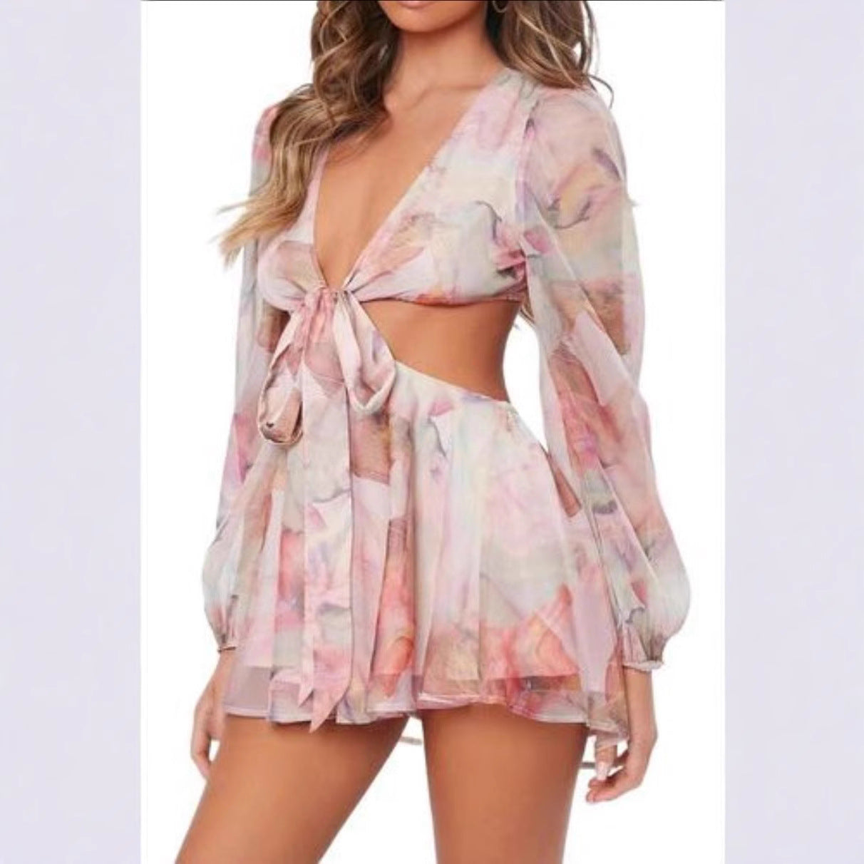 DameLegende Cut-Out Jumpsuit med puffærmer og sløjfe-design Stilla