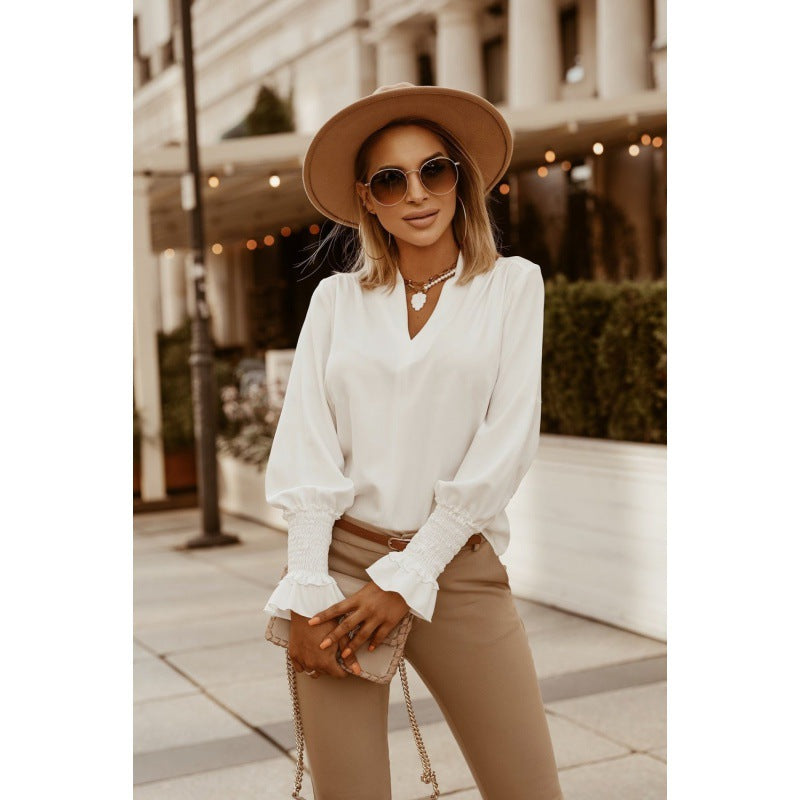 Dame elegant bluse med V-udskæring og rynkedetaljer Stilla