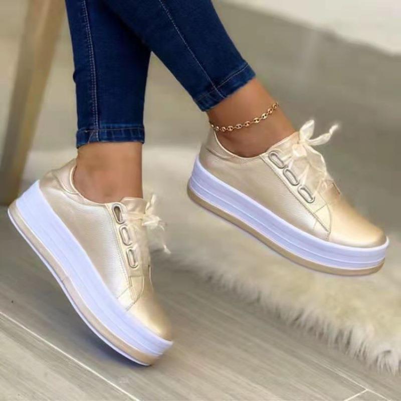 Dame Plateau-Sneakers med åndbart overmateriale og moderigtigt design Stilla
