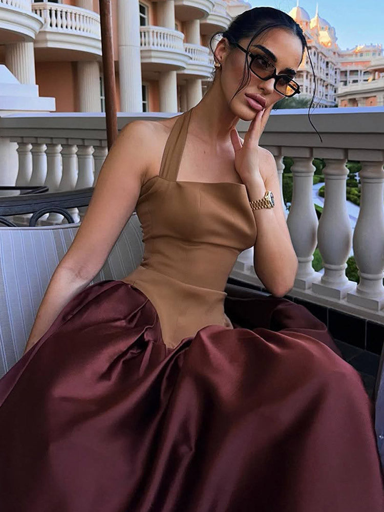 Dame Elegant aftenkjole med smart stropdesign og flydende skørt Stilla