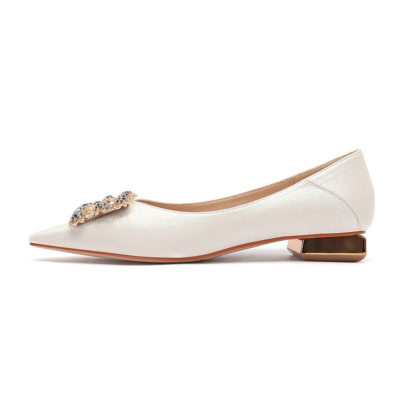 Femme Elegante Spidsesko med dekorativ metallic accent Stilla