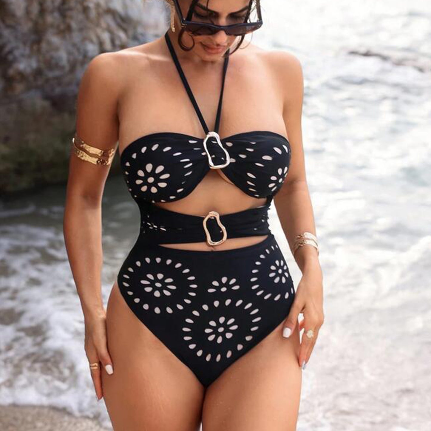 Dame Højskåret Bikini-sæt med dekorative spænder og moderigtigt mønster Stilla