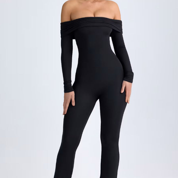 Dame jumpsuit med skulderfri design og figurskærende snit Stilla