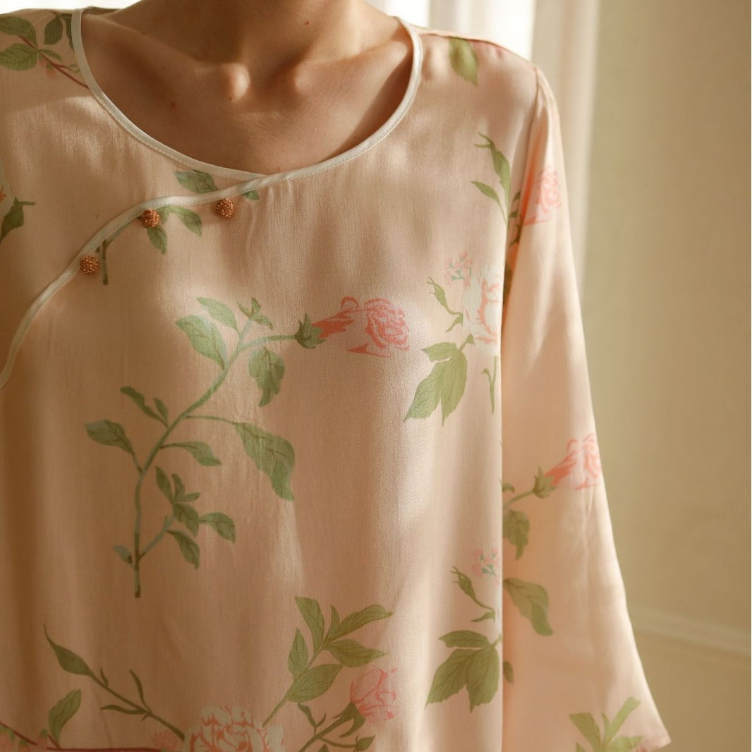 Dame pyjamasæt med elegant blomsterdesign og løs pasform Stilla