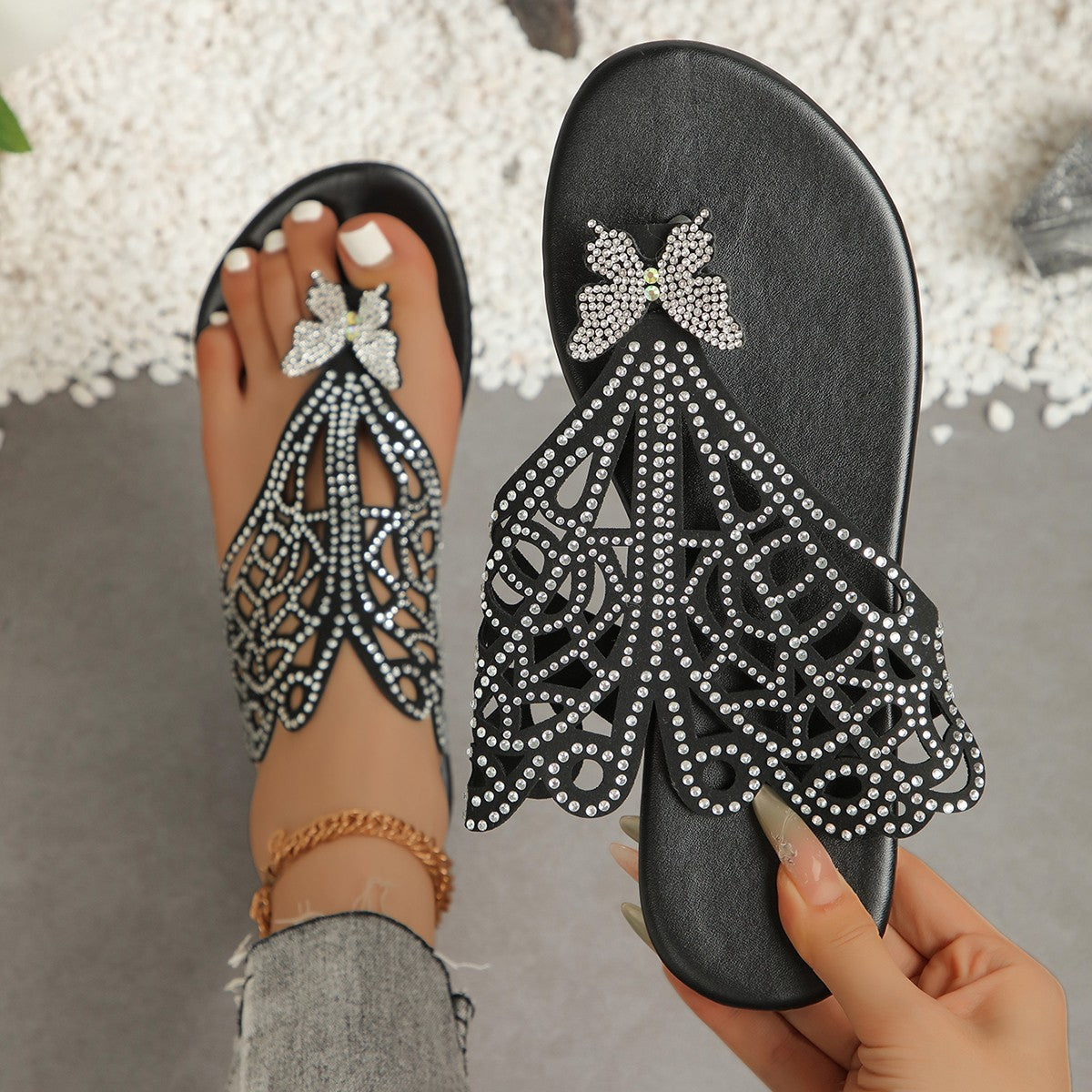 Dame Glitrende Pantoletten med filigran Sommerfugle-design og elegante Strass-applikationer Stilla