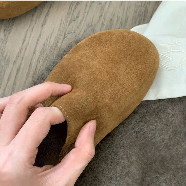 Dame hjemmesko af blødt nubuck med ergonomisk fodseng og stilfuldt design Stilla