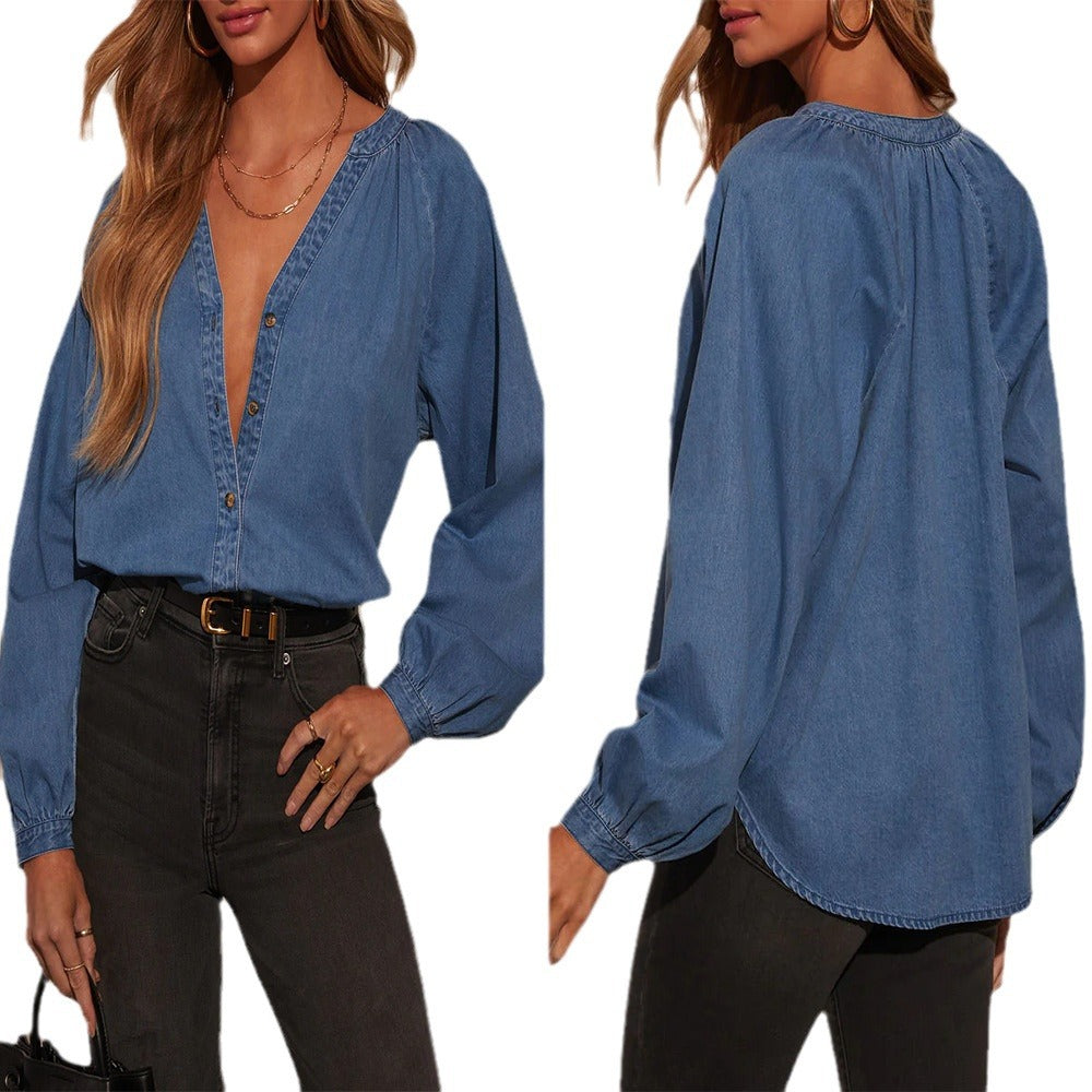 Dame denim-bluse med dyb V-udskæring og elegante pufærmer Stilla