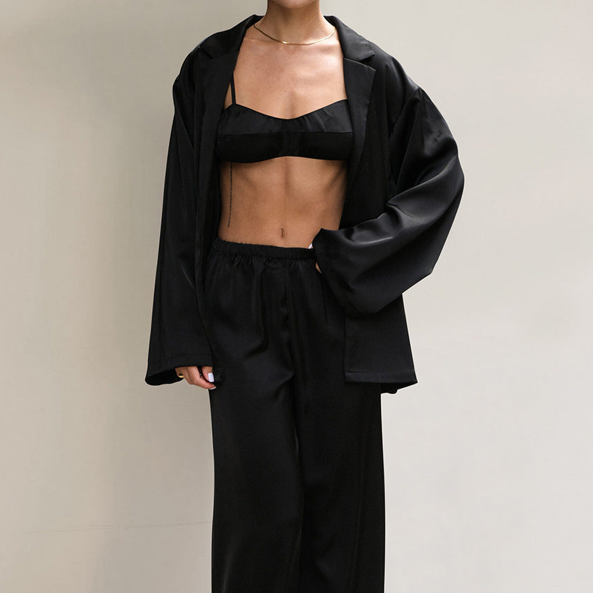 Dame elegant satin loungewear sæt med bred kimono og cropped top Stilla