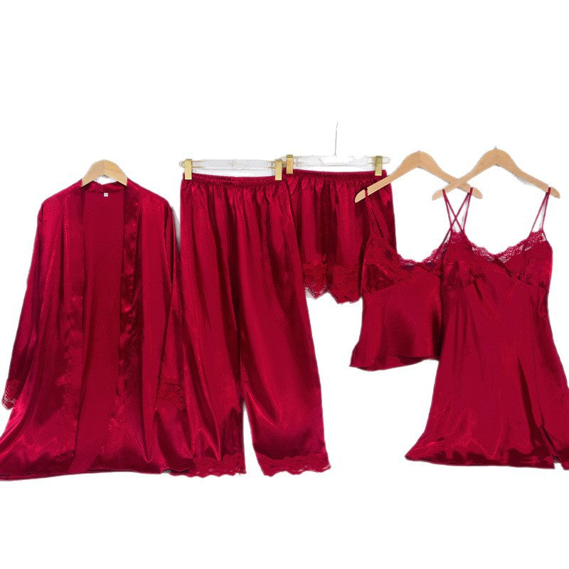 Dame Satin natdragtsæt med elegante spidsedele og løs pasform Stilla
