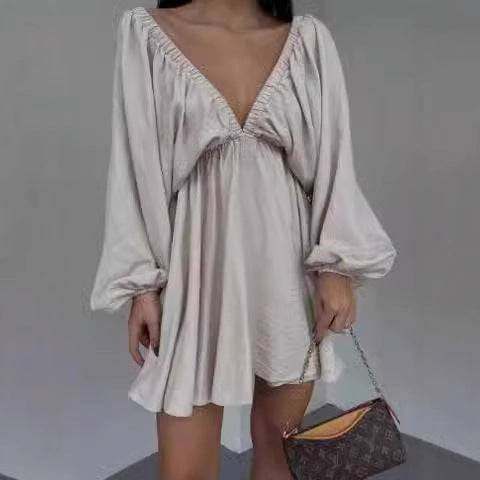 Dame afslappet minikjole med bred pasform og voluminøse ærmer Stilla