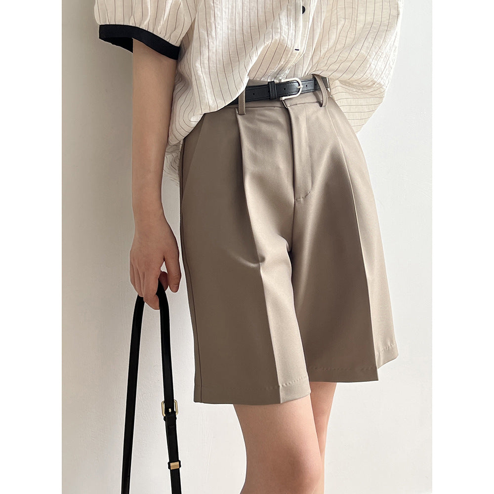 Dame casual shorts med fashionable folder og taljebælte Stilla