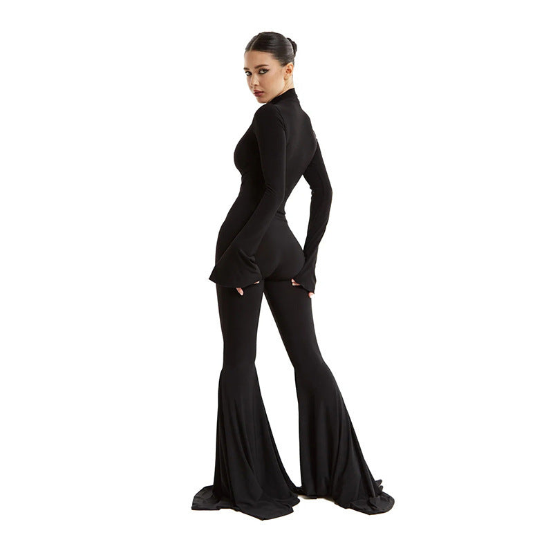 Dame figursyet jumpsuit med flot udskæring og vidde ben Stilla