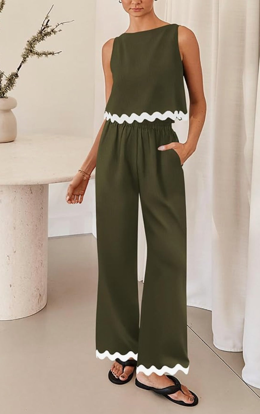 Dame trendy jumpsuit med bred ben og dekorativ bølgekant Stilla