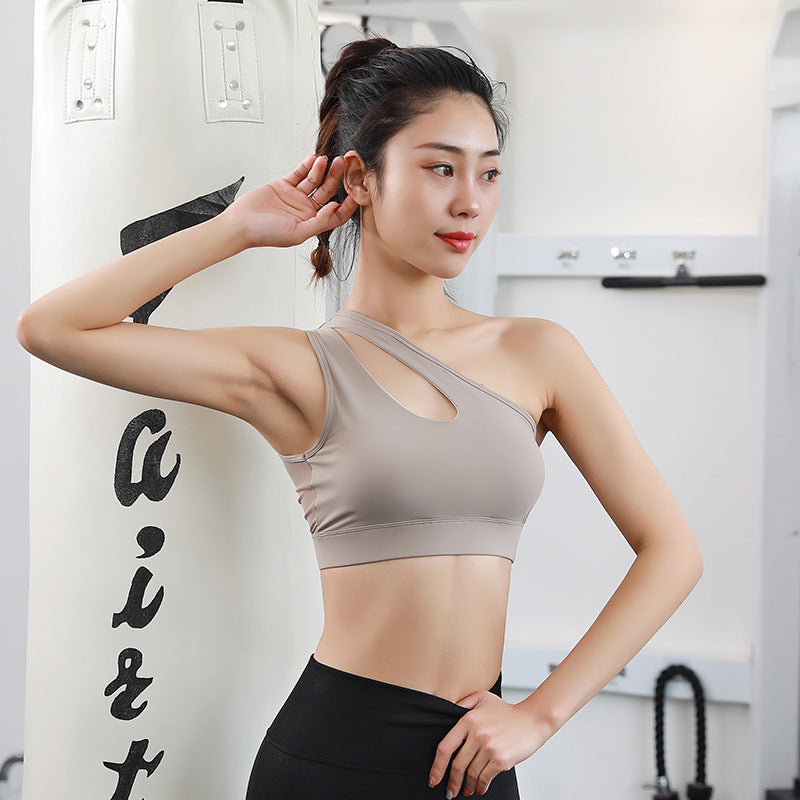 Dame Sport BH med asymmetrisk design og innovativt cut-out Stilla