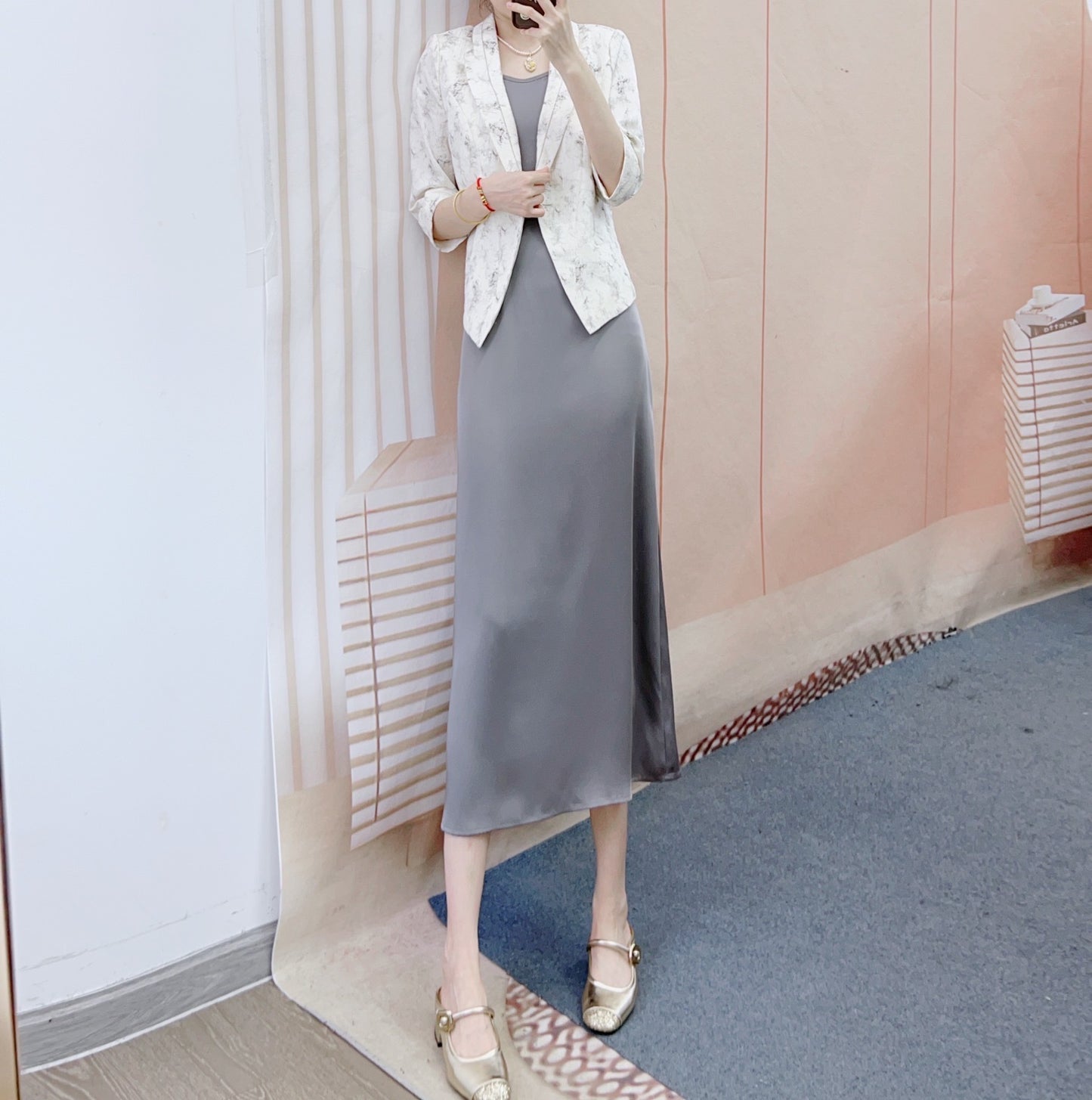 Dame midi-kjole med elegant snit og smagfuld blazer Stilla