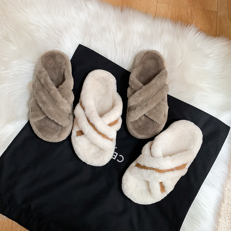 Dame hjemmesko lavet af fluffy materiale med trendy krydsbånd-design Stilla