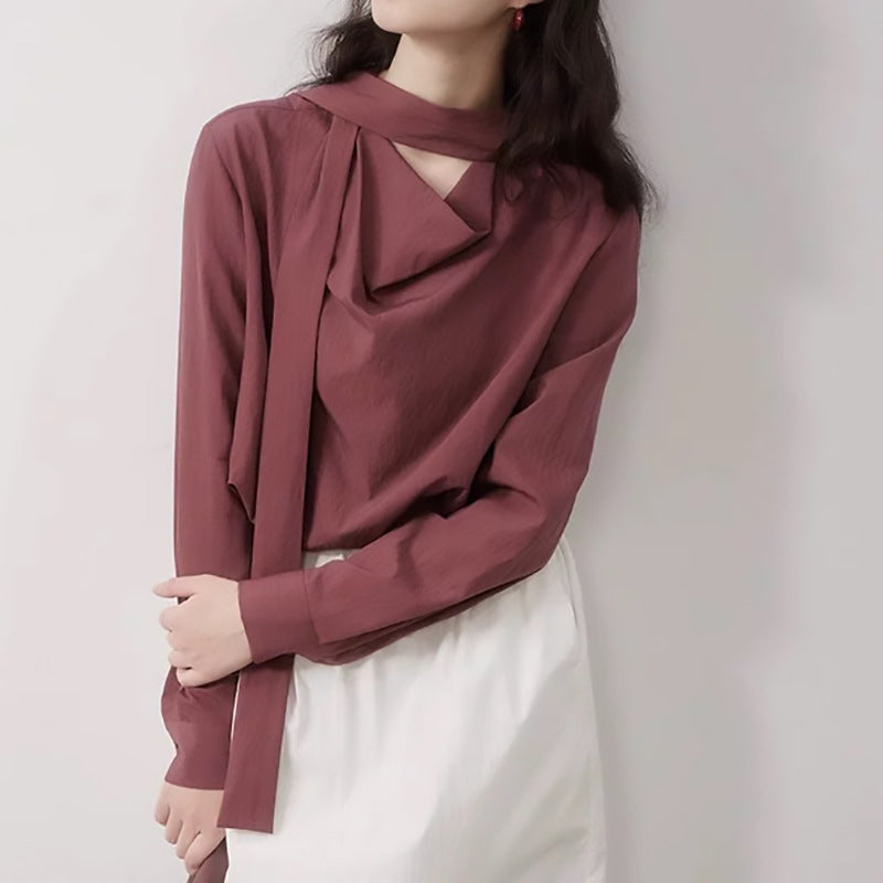 Dame afslappet bluse med elegant indviklet krave og fine folder Stilla