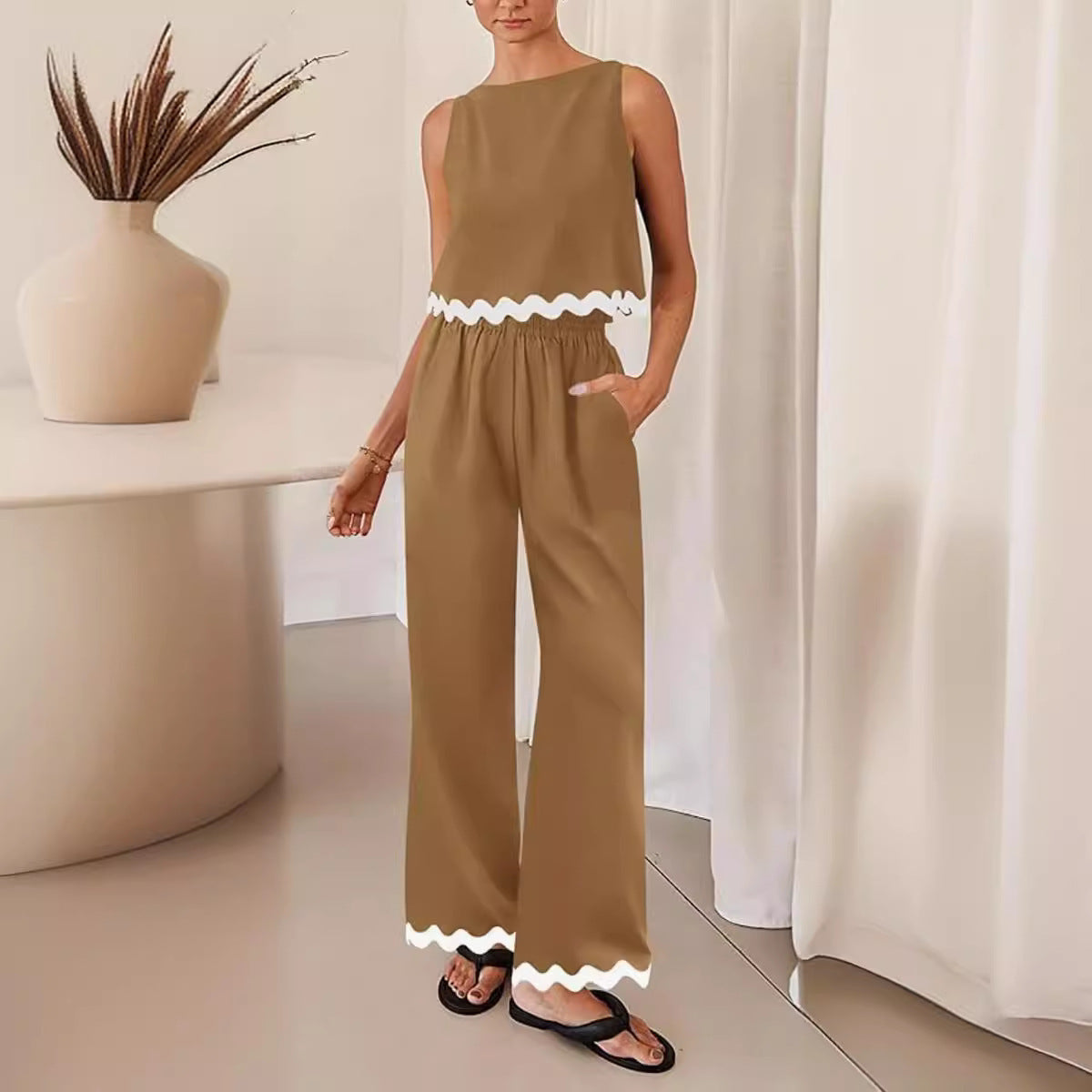 Dame trendy jumpsuit med bred ben og dekorativ bølgekant Stilla
