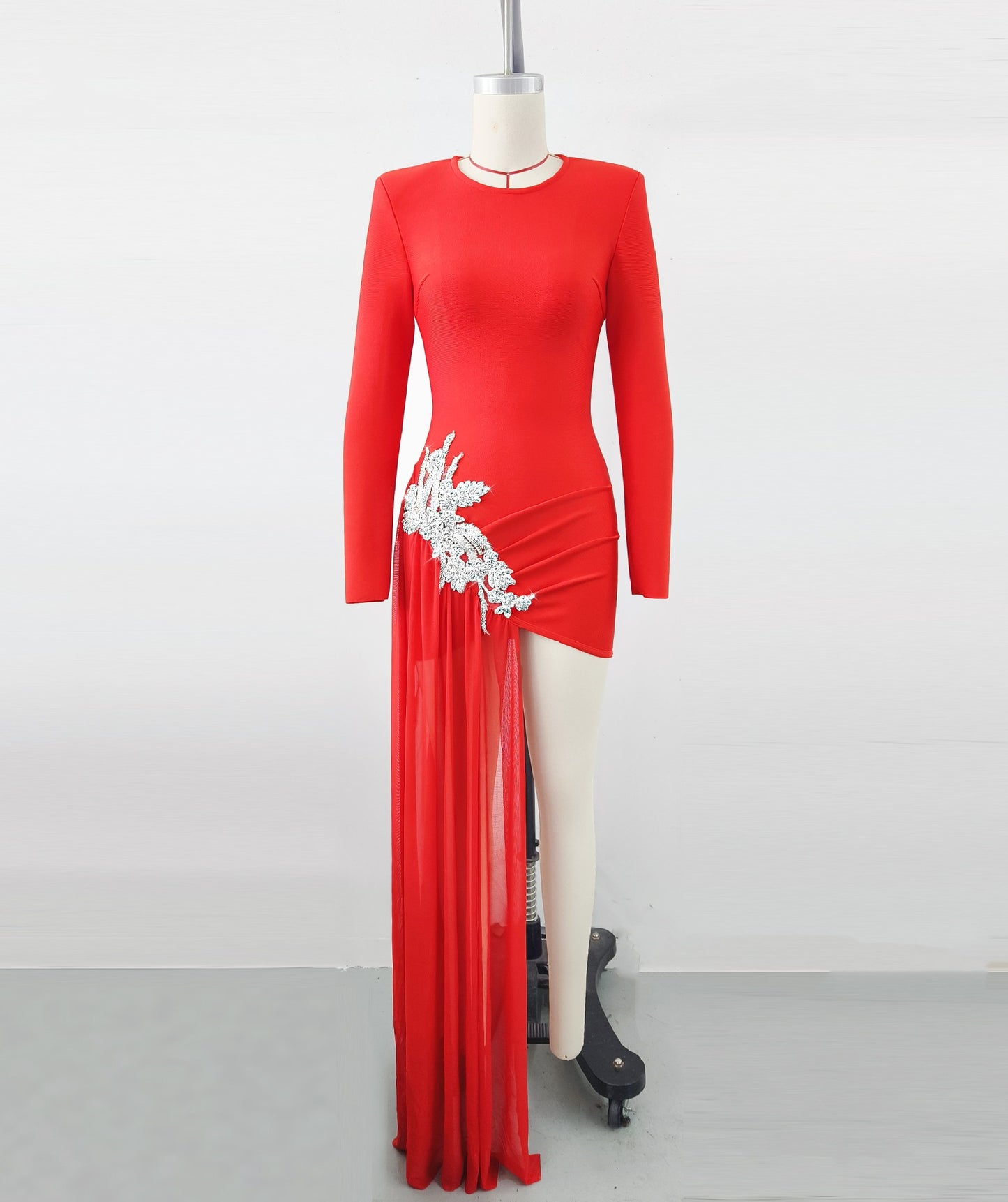 Dame Couture Kjole med asymmetrisk snit og elegante applikationer Stilla