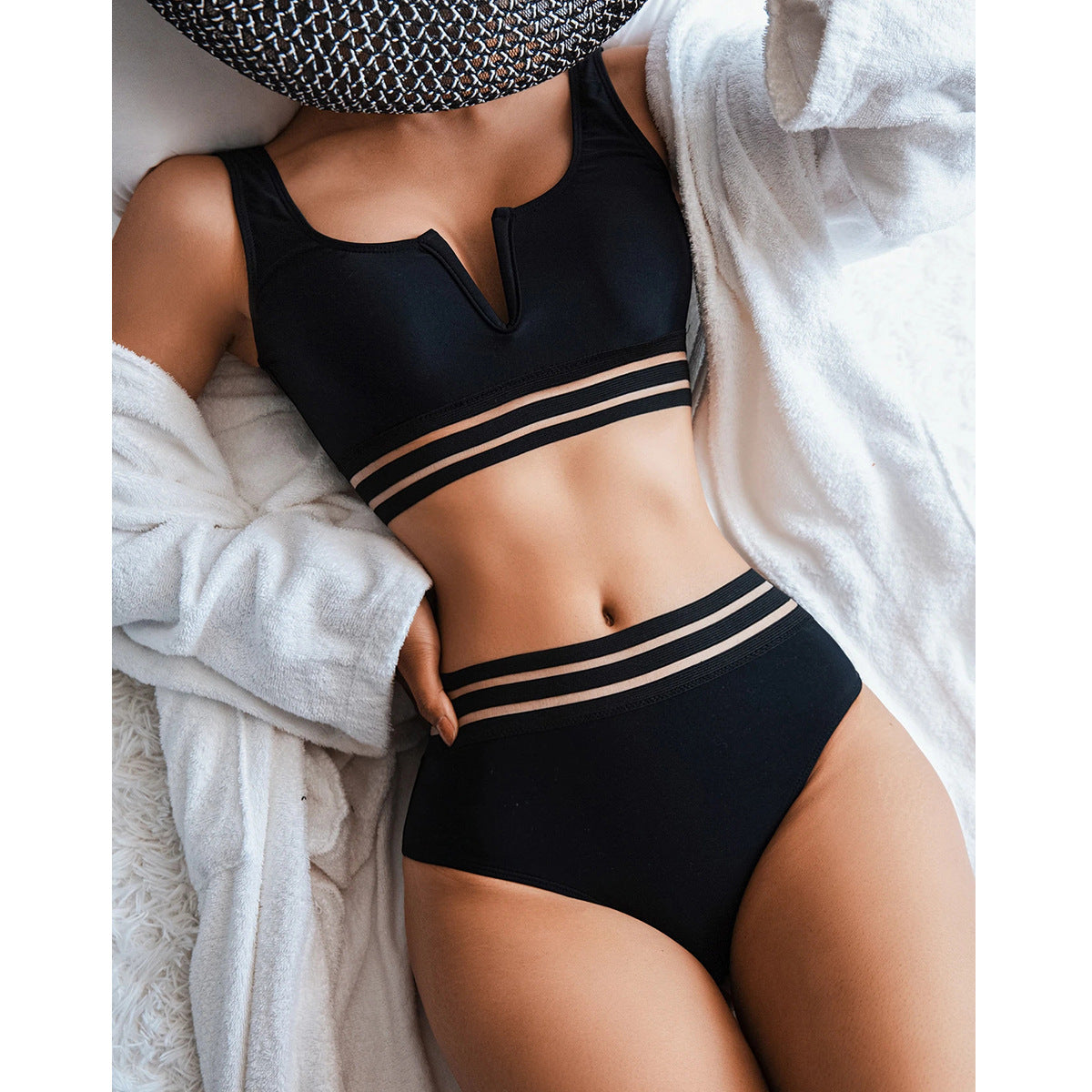Dame Sporty Bikini-sæt med fashionable gennemsigtighedsdetaljer og brede stropper Stilla