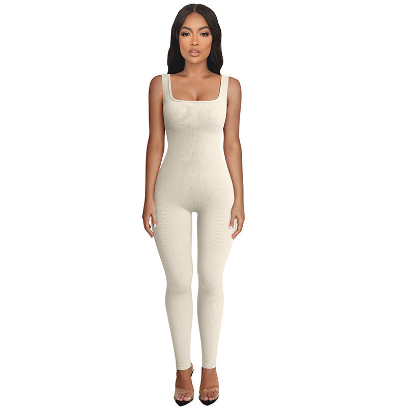 Dame strik-jumpsuit med figursyet snit og trendy ribstruktur Stilla