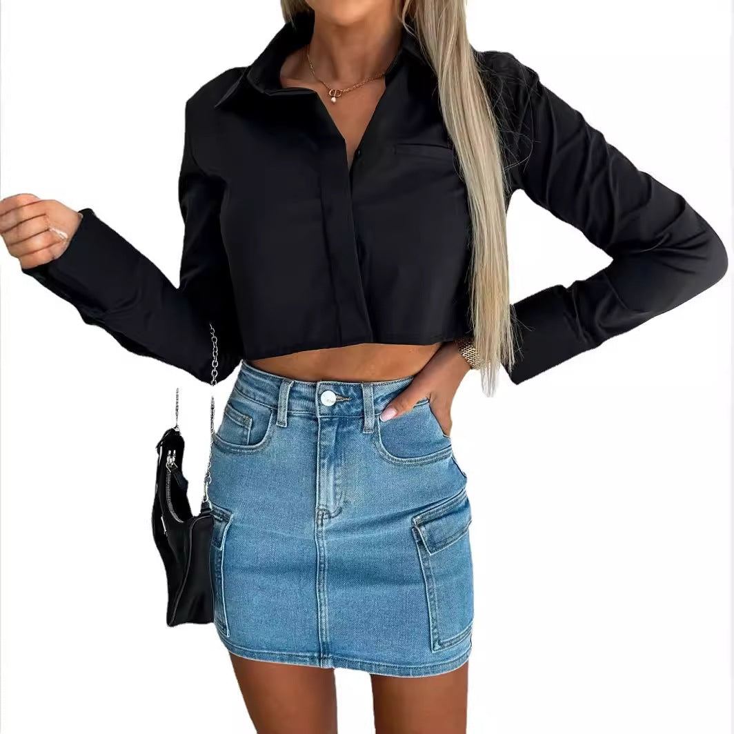Dame cropped bluse med elegant krave og skinnende finish Stilla