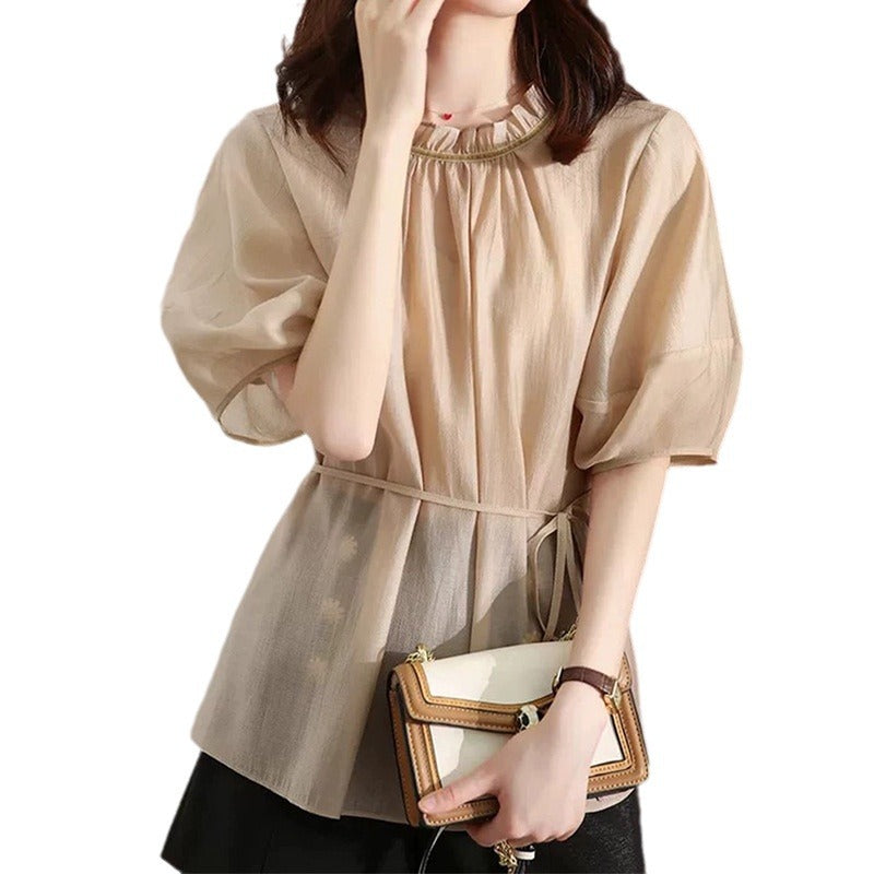 Dame elegant bluse med moderne flæsedetaljer og taljebælte Stilla