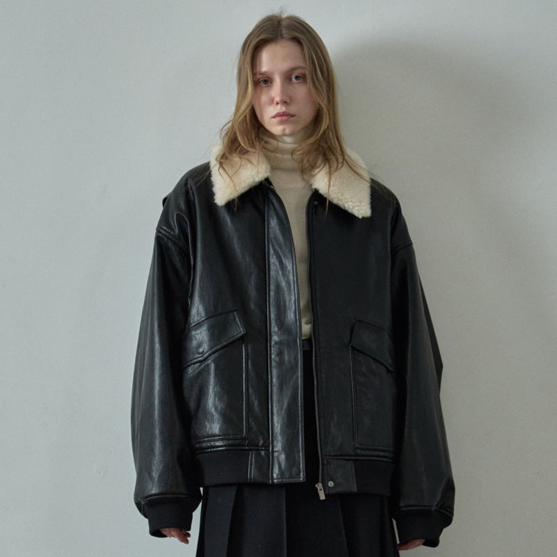 Dame afslappet læderjakke med teddykrave og løs pasform Stilla