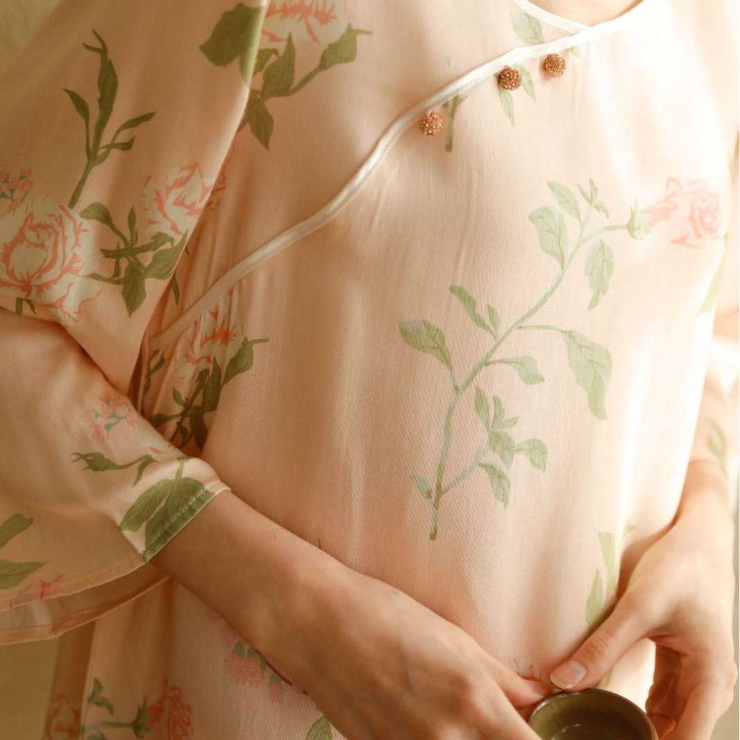 Dame pyjamasæt med elegant blomsterdesign og løs pasform Stilla