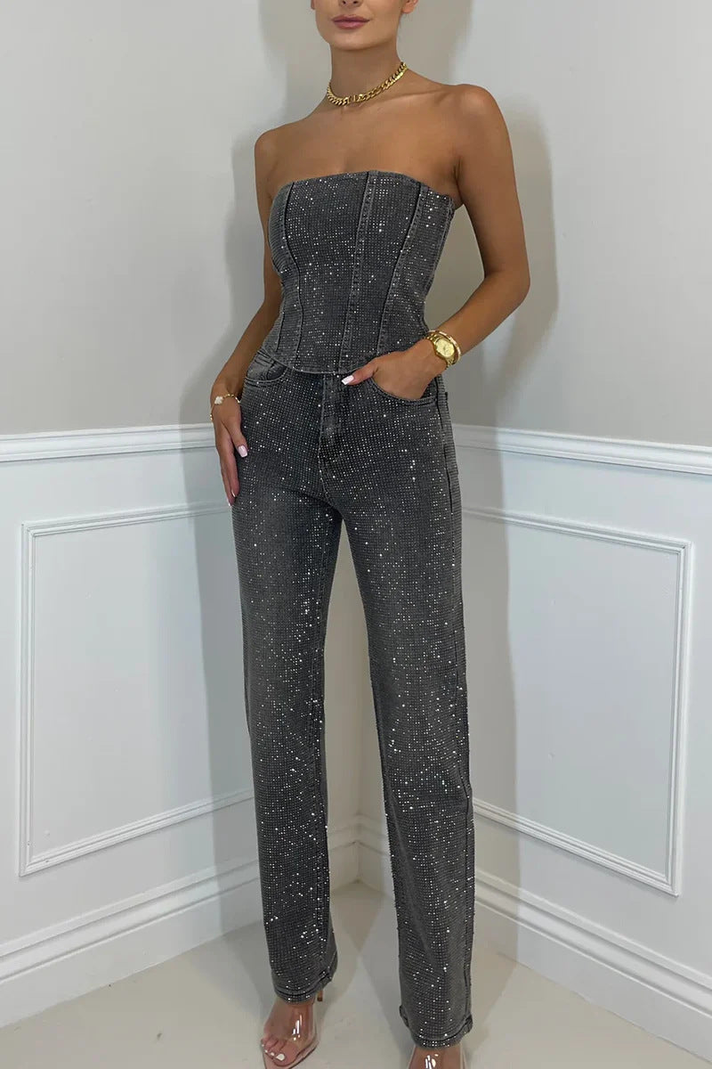 Dame Jumpsuit i trendy Denim-design med figurtilpasset overdel og elegante detaljer Stilla